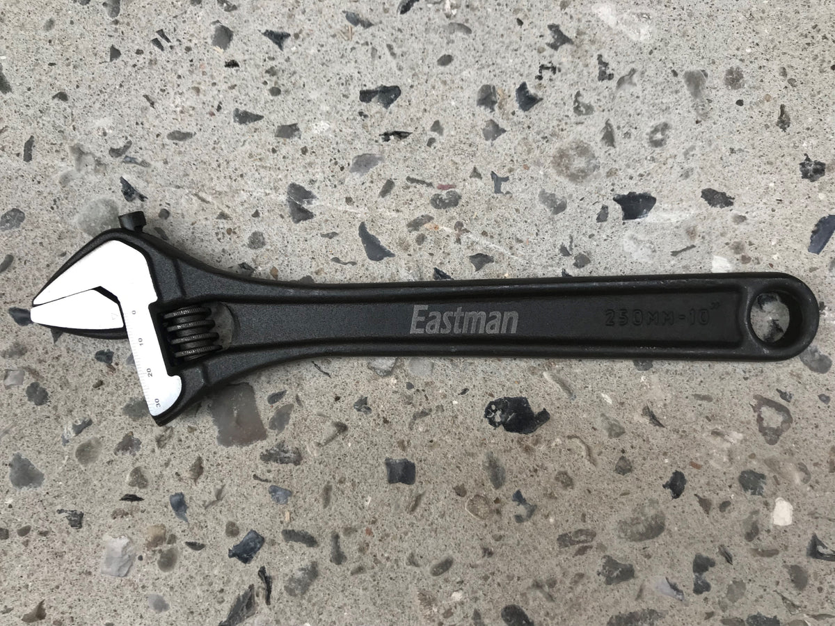 Skiftenøgle 6''  fosfateret med måleskala