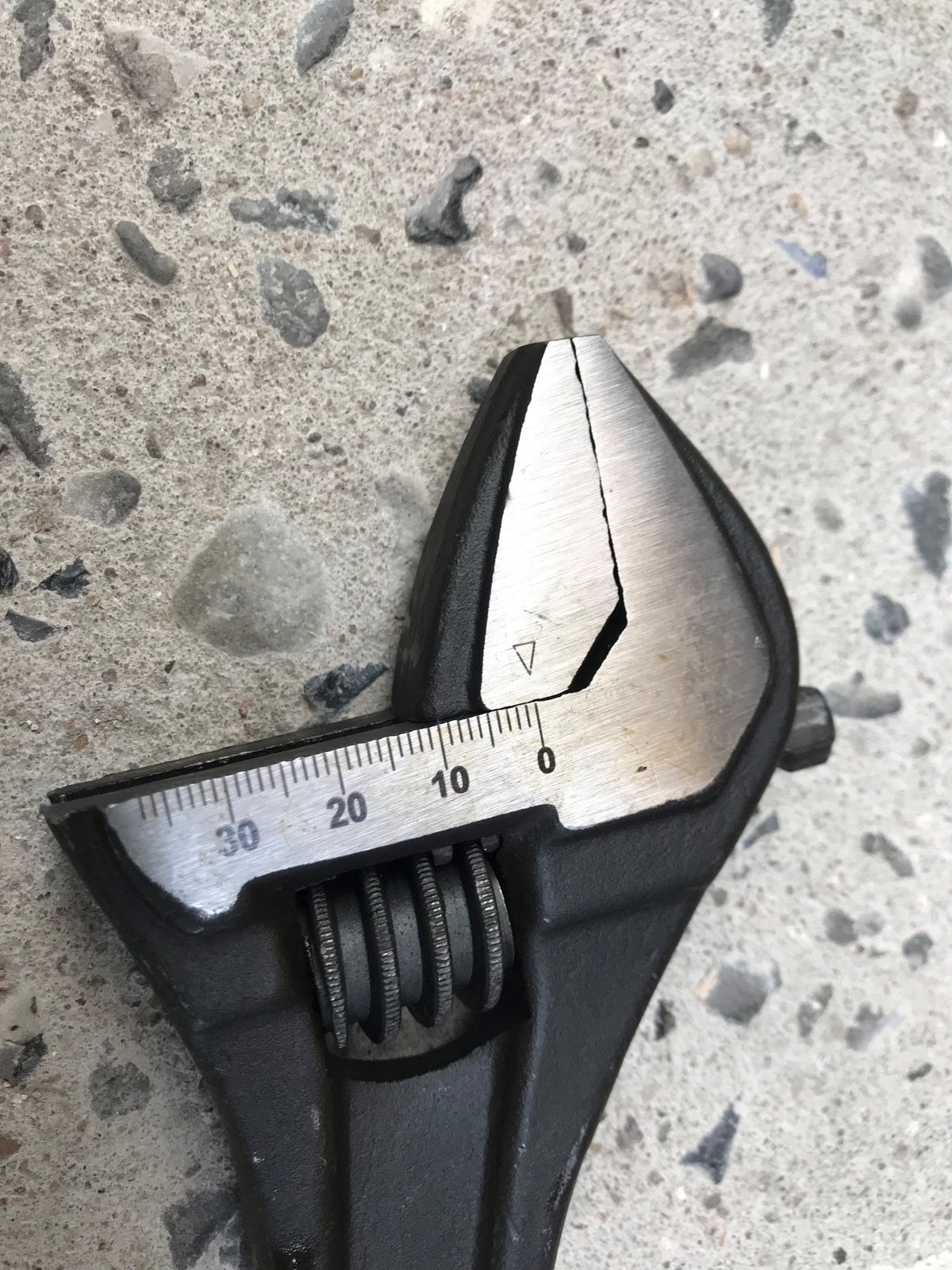 Skiftenøgle 8''  fosfateret med måleskala