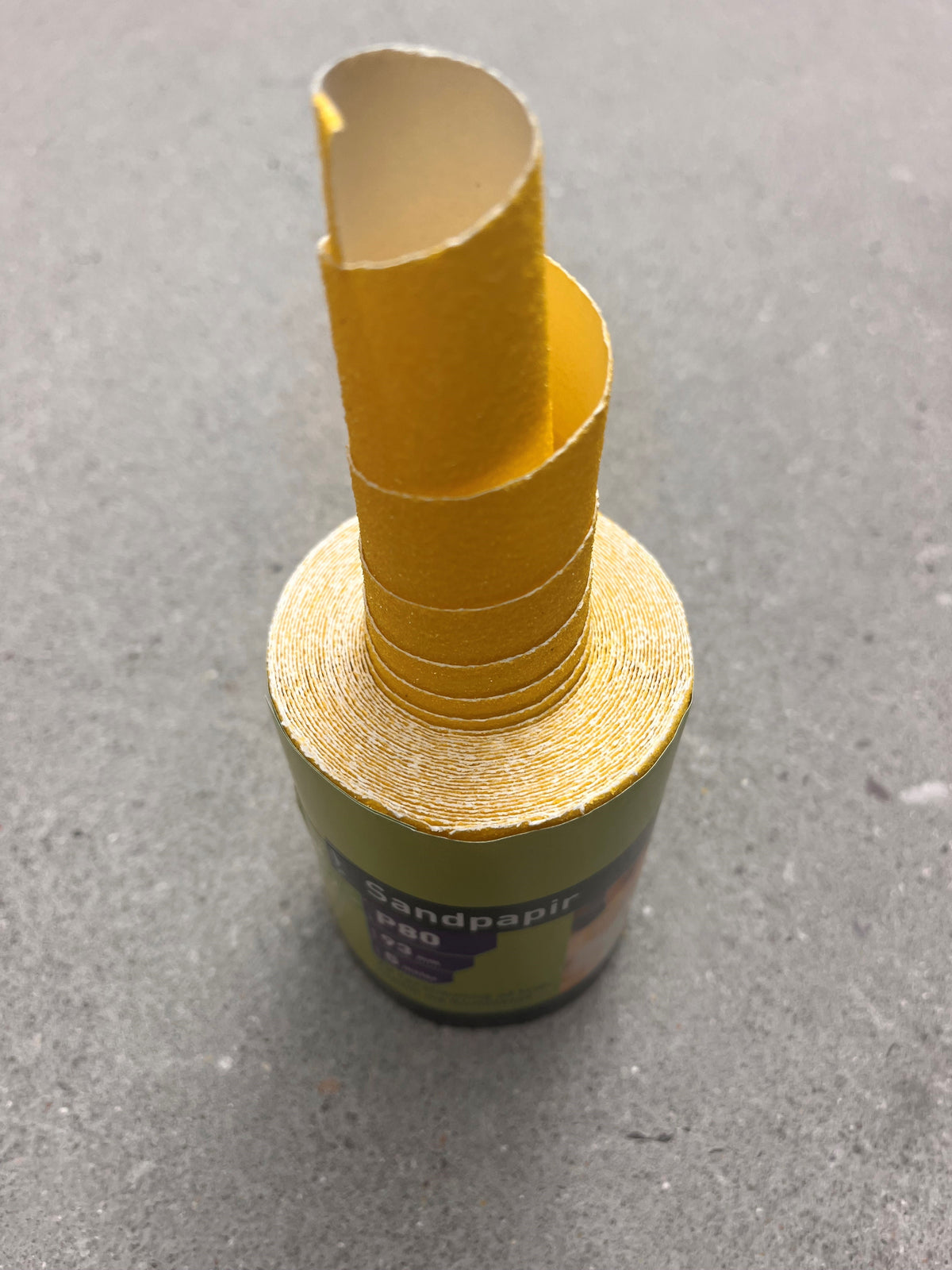 Sandpapir 93 mm x 5 meter korn 80