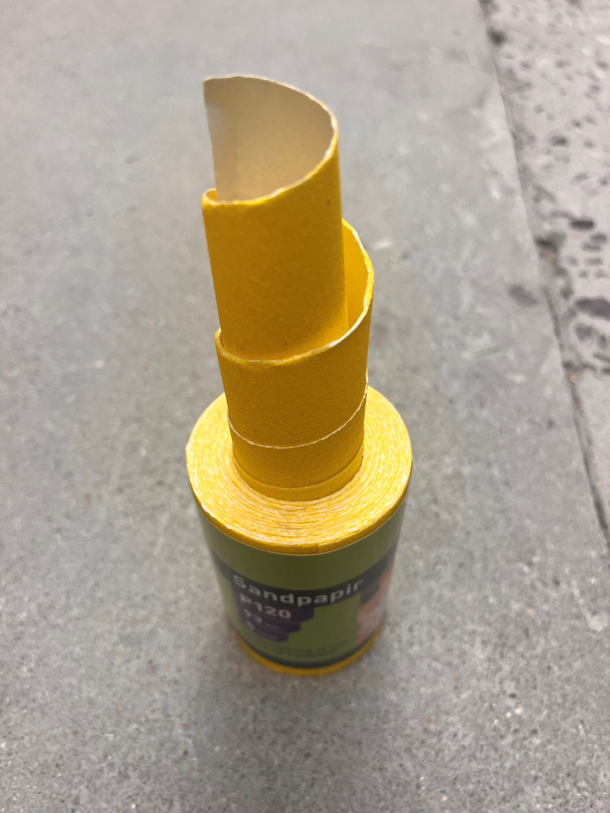 Sandpapir 93 mm x 5 meter korn 120
