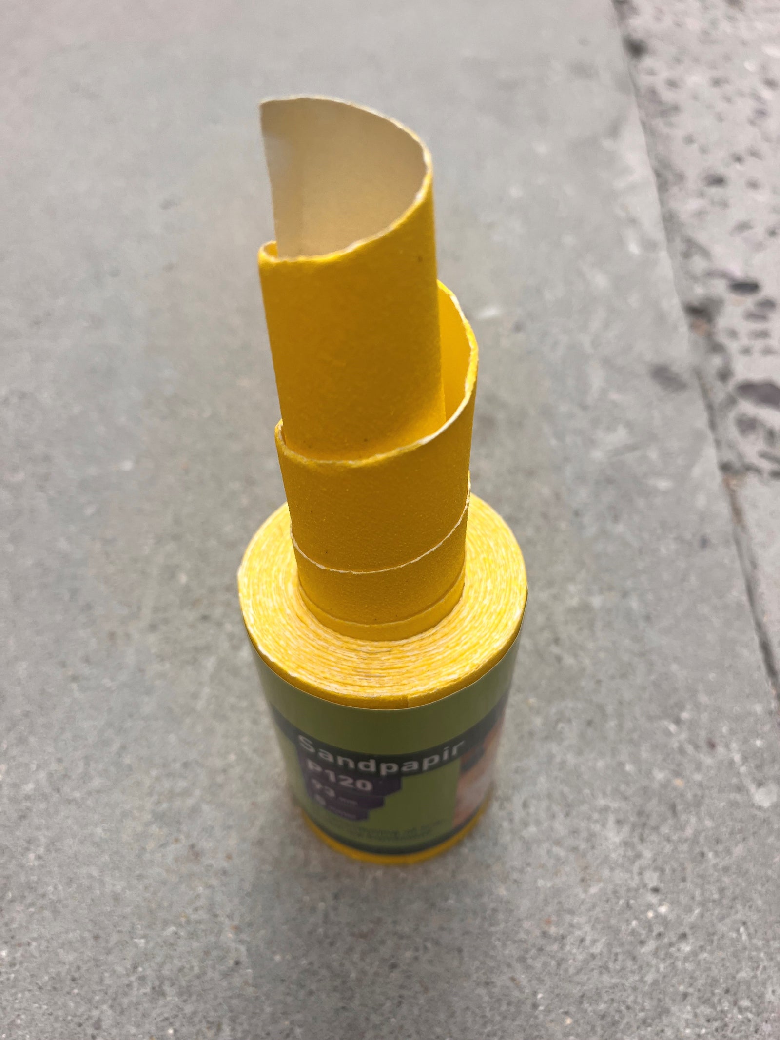 Sandpapir 93 mm x 5 meter korn 120